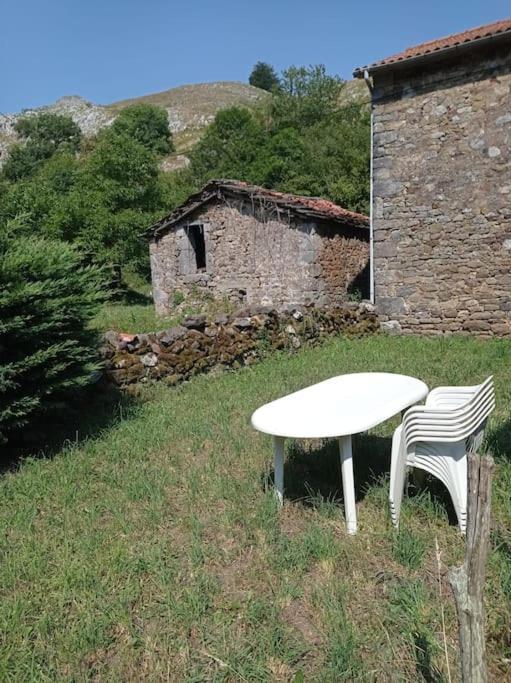 Amplia Y Comoda Casa De Piedra Con Porche Y Jardin San Roque de Ríomiera Esterno foto